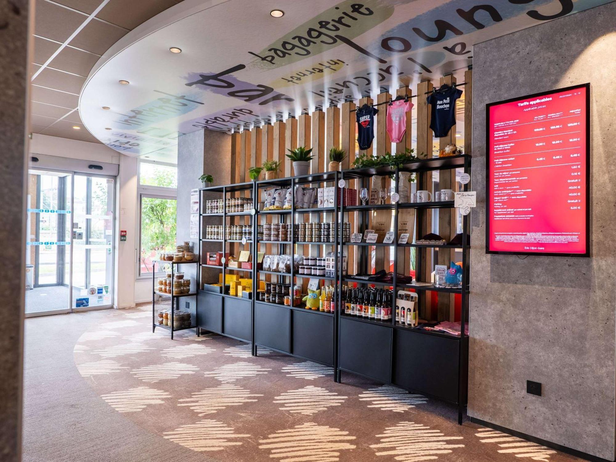 第戎火车站宜必思酒店 外观 照片